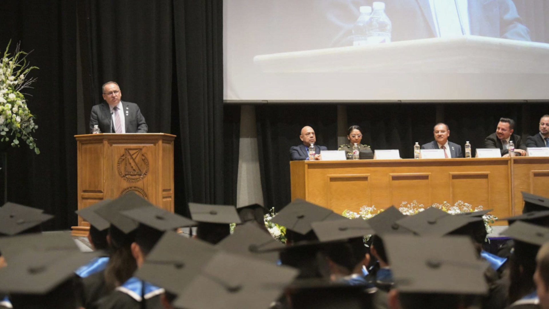 Egresan 198 nuevos profesionistas de la Facultad de Ingeniería de la UACH