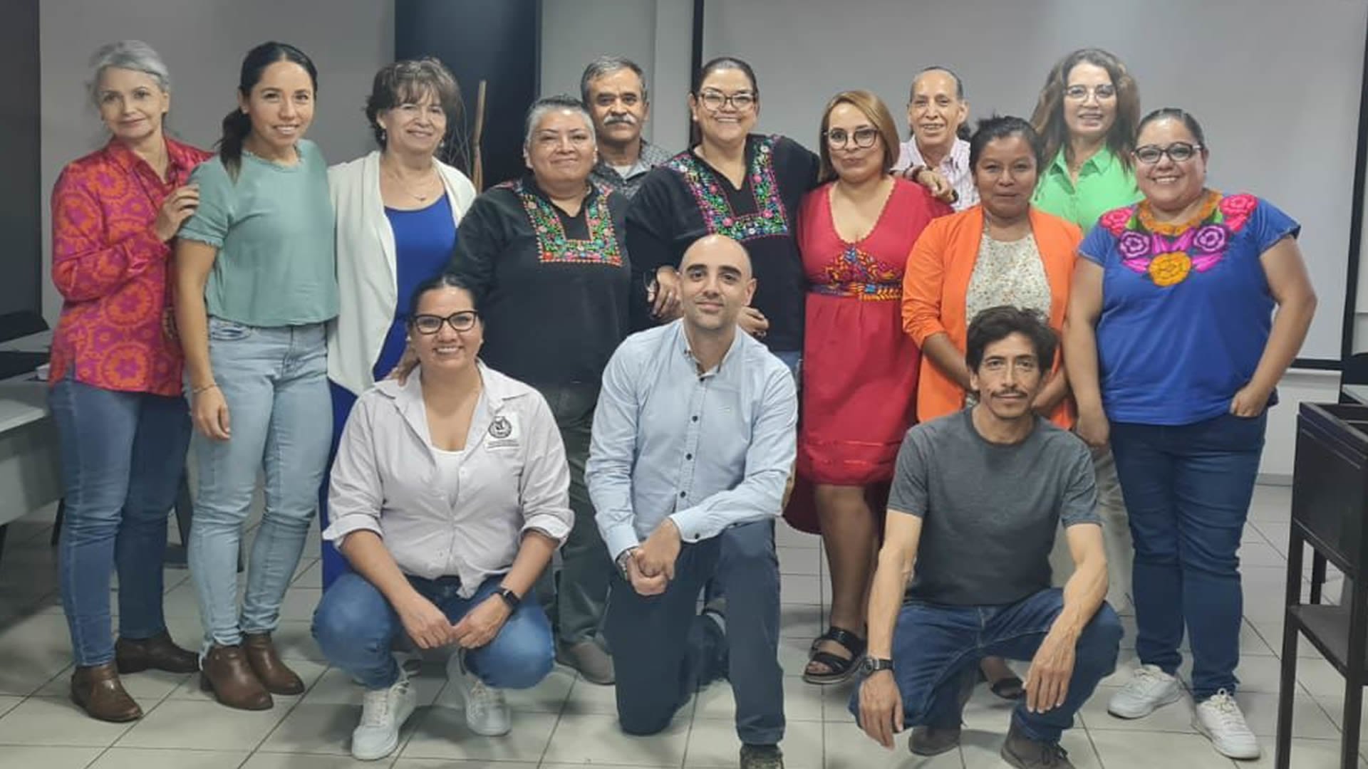 dr-navarro-imparte-curso-de-metodologias-para-evaluar-el-estres-en-plantas-a-docentes-de-faciatec-1920.jpg