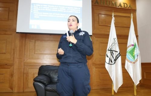 Capacitan a estudiantes de la Facultad de Derecho sobre ciberdelitos