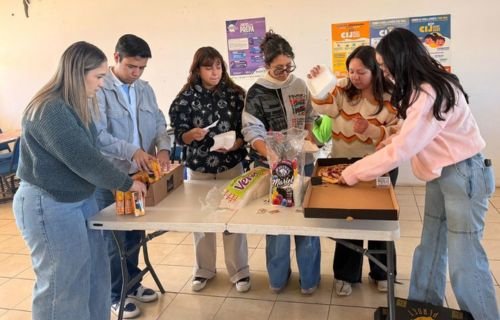 Estudiantes de la FCPyS apadrinaron a 70 niños de la Escuela Federal 17
