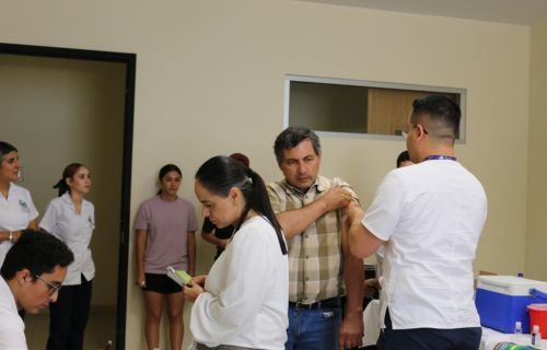 Realiza UACH Jornada de vacunación contra el sarampión en Hidalgo del Parral