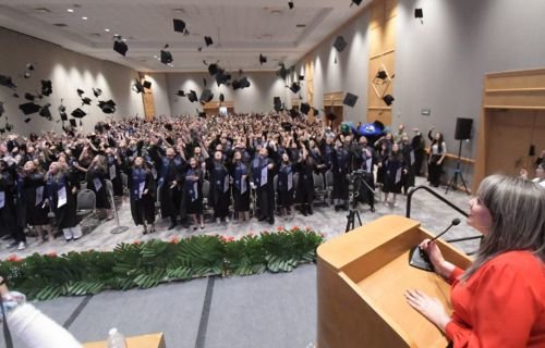 Egresan 131 profesionales de la Facultad de Enfermería y Nutriología