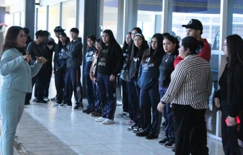 Recibe la FCCF a estudiantes de Basaseachi