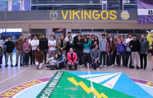 Visitan estudiantes del COBACH la FCCF-UACH