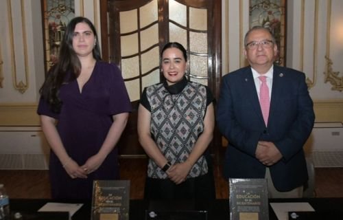 Presentan UACH y Secretaría de Cultura libro colectivo sobre el desarrollo educativo de Chihuahua