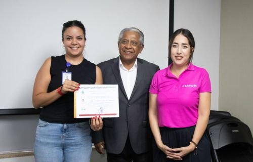 Capacita FCA-UACH a personal del Hospital Sierra Alta en temas de Administración