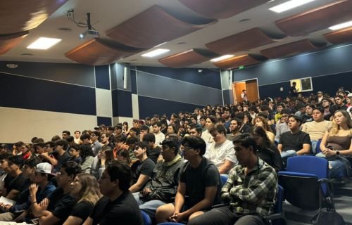 Brinda UACH a estudiantes herramientas para el futuro